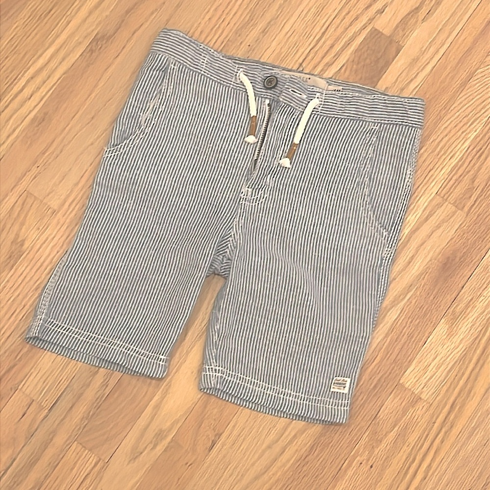MOVING SALE! 2/$15 NWT H&M blue with white stripe chambray sz 5 linen shorts